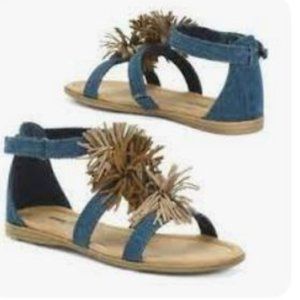 4. Minnetonka Girls Eloise Sandal
